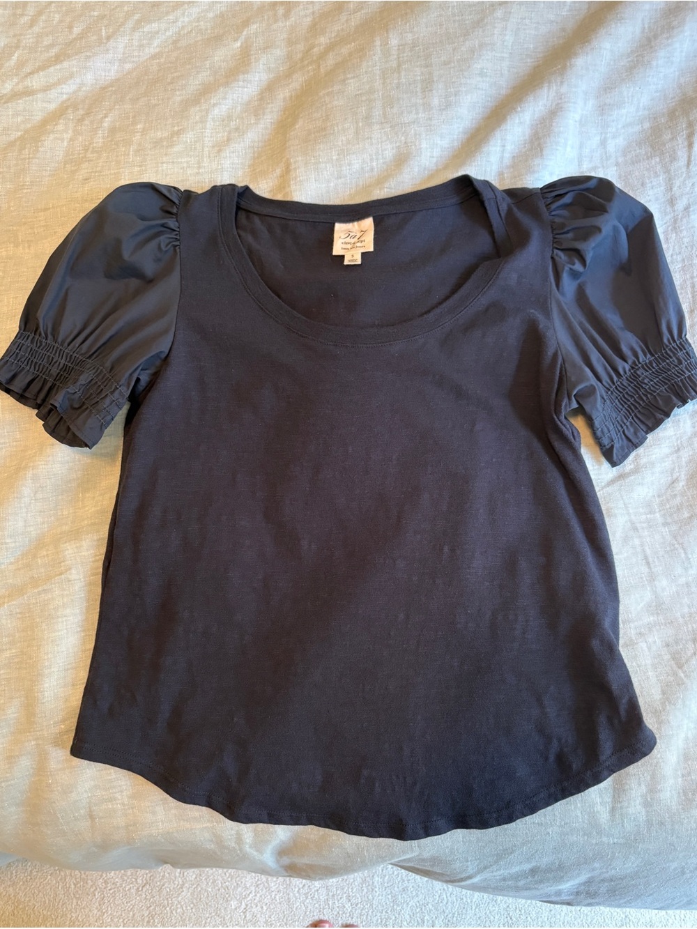 Navy Cinq a Sept puff sleeve top. Size Small.